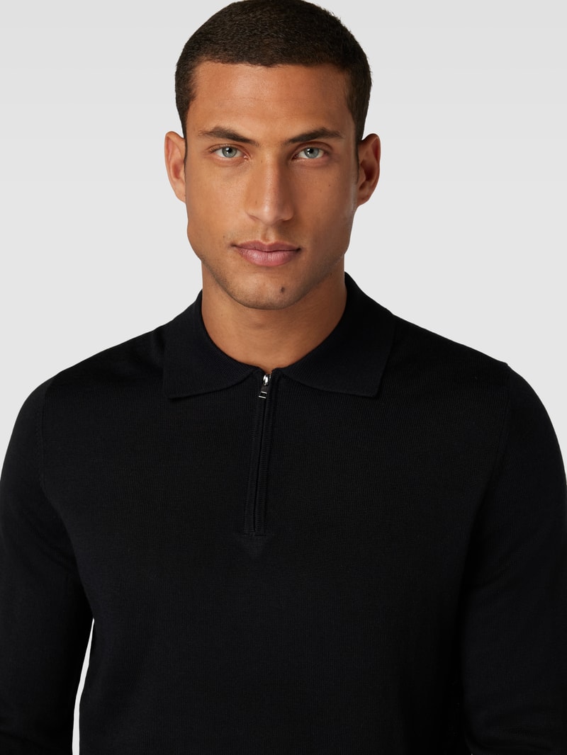 Strickpullover mit kurzem Reißverschluss in schwarz