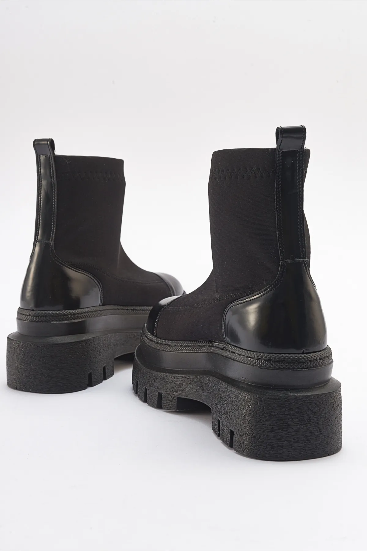 LuviShoes  AVES Schwarze Scuba-Damenstiefel mit dicker Sohle