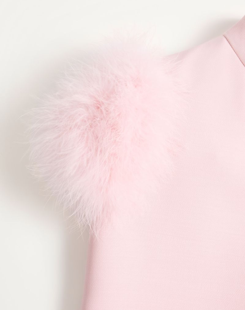 Vestido curto de crepe de alta costura com penas