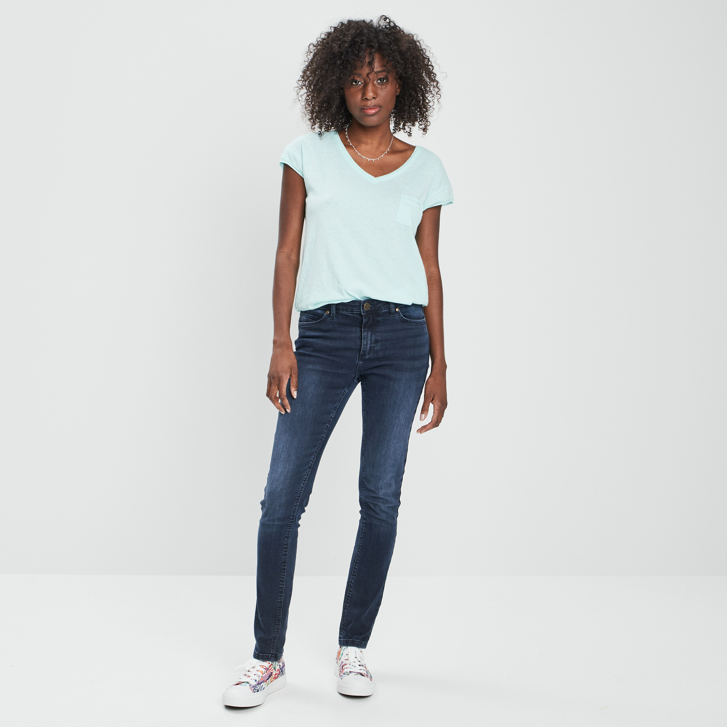 T-shirt col v poche poitrine Creeks bleu clair femme | La Halle