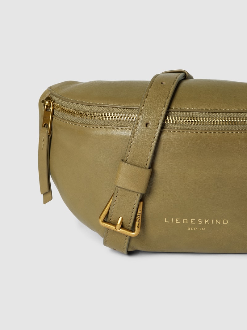 Crossbody Bag aus Leder Modell 'Tavia' in schlamm