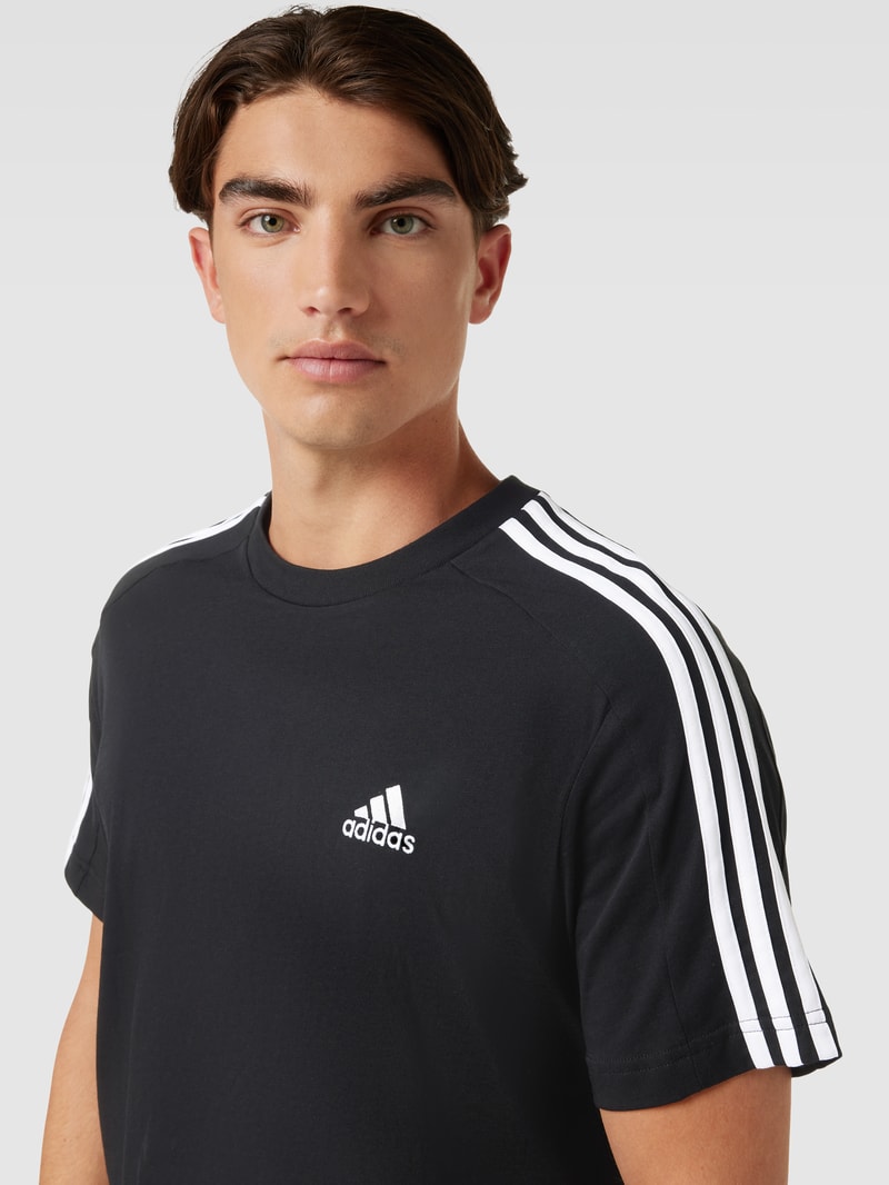 T-Shirt mit Label-Stitching in schwarz