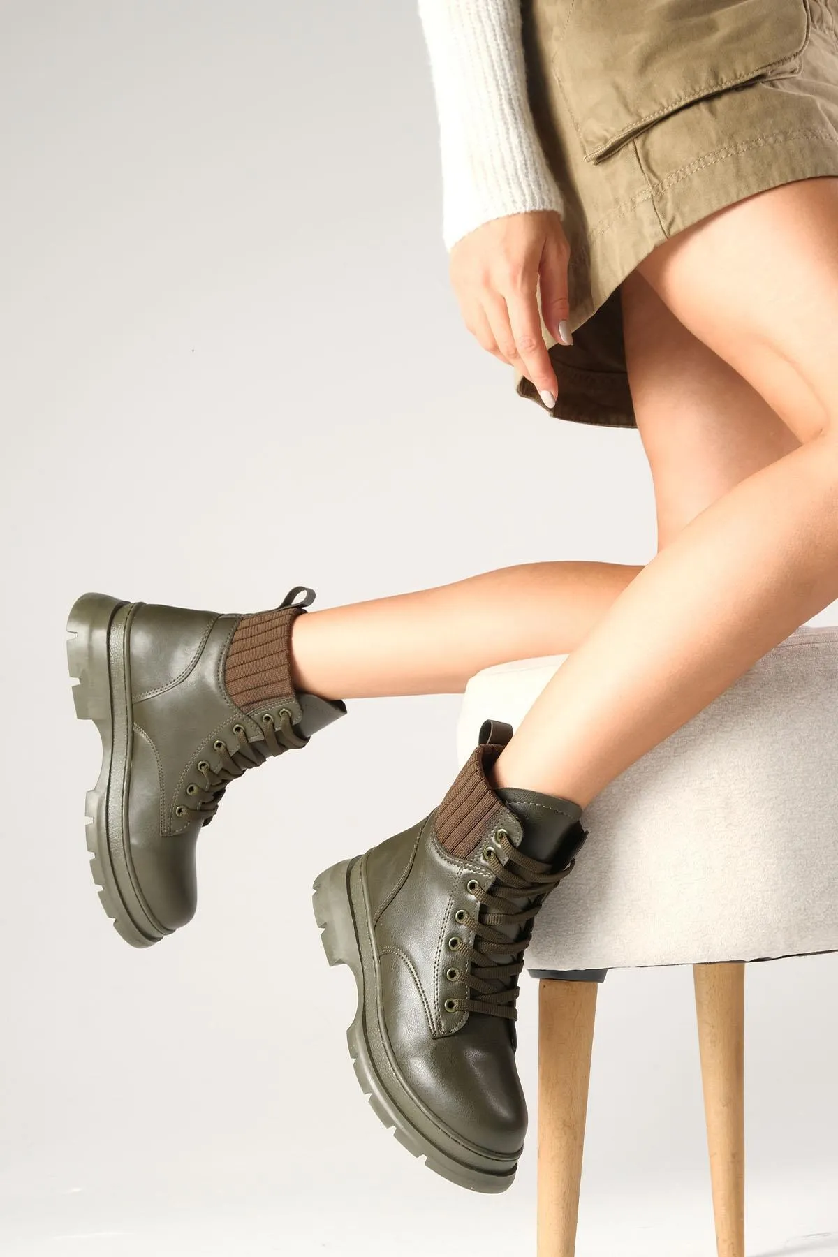 Mio Gusto  Frieda Khakigrüne Damen-Schnürstiefel