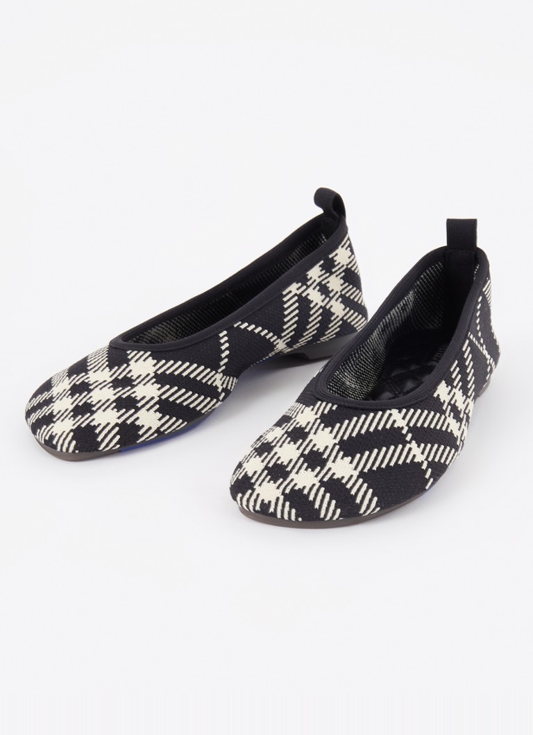 Burberry-ballerina, jossa neulottu päällinen ja ruutukuvio