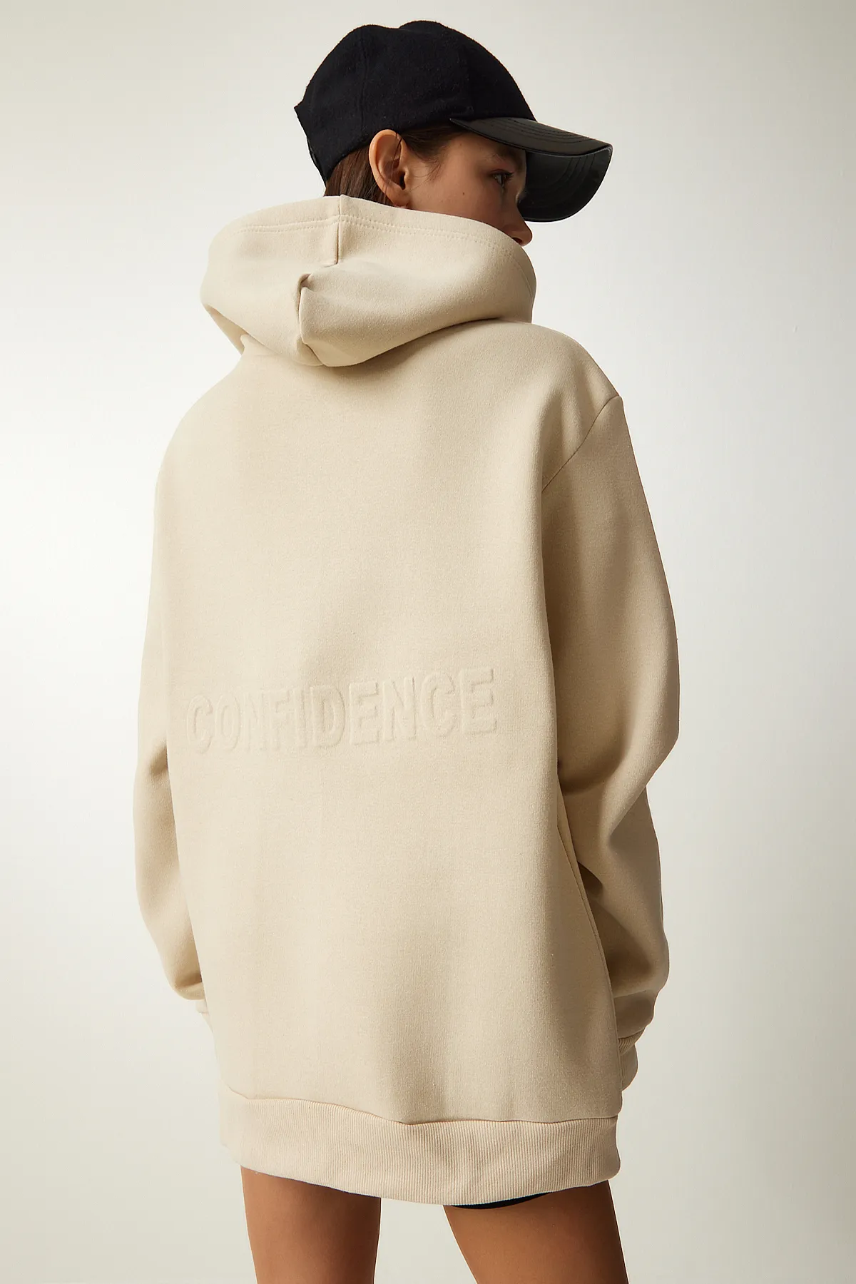 Happiness İstanbul  Beigefarbenes Damen-Sweatshirt mit Schalkragen und Kapuze OW00009