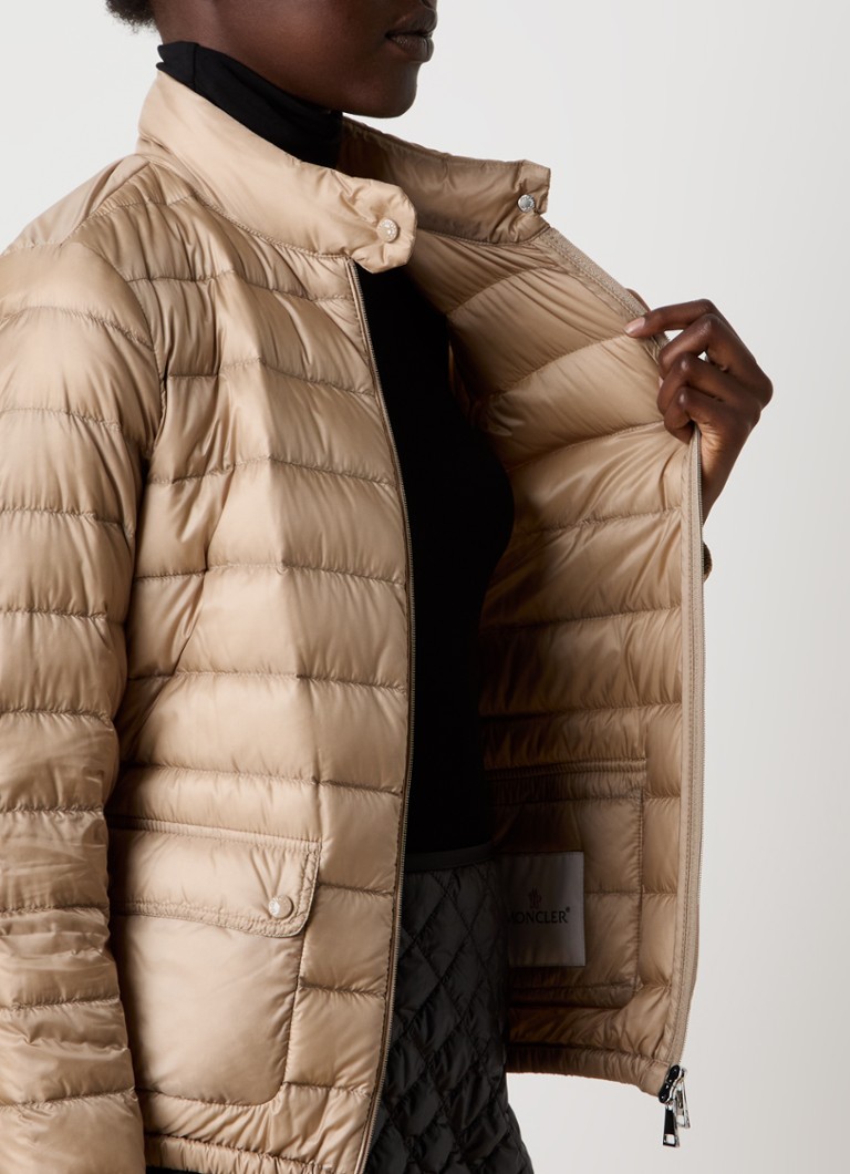 Moncler Lans stepēta jaka ar dūnu pildījumu un kabatām ar atloku