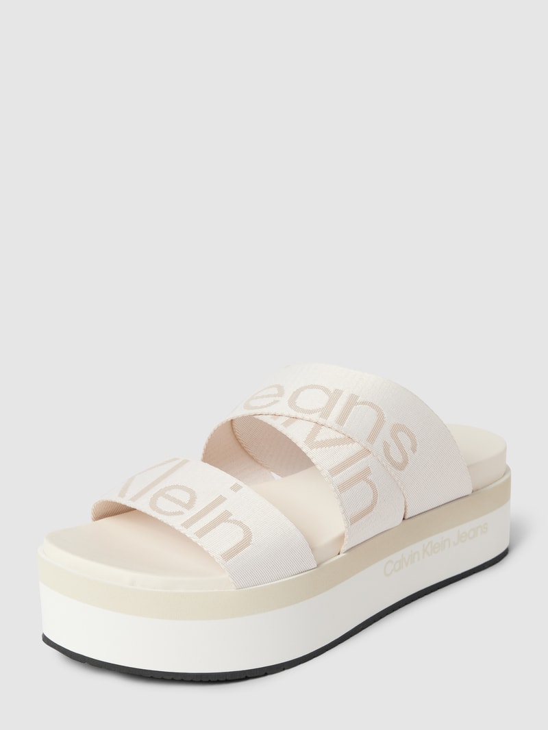 Sandalen mit Plateausohle und Label-Detail in offwhite