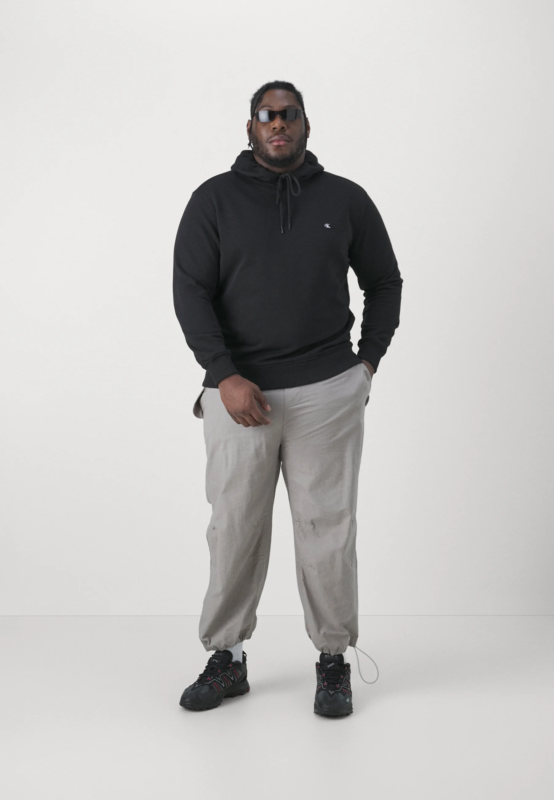 Sudadera con capucha y escudo bordado de Calvin Klein Jeans Plus