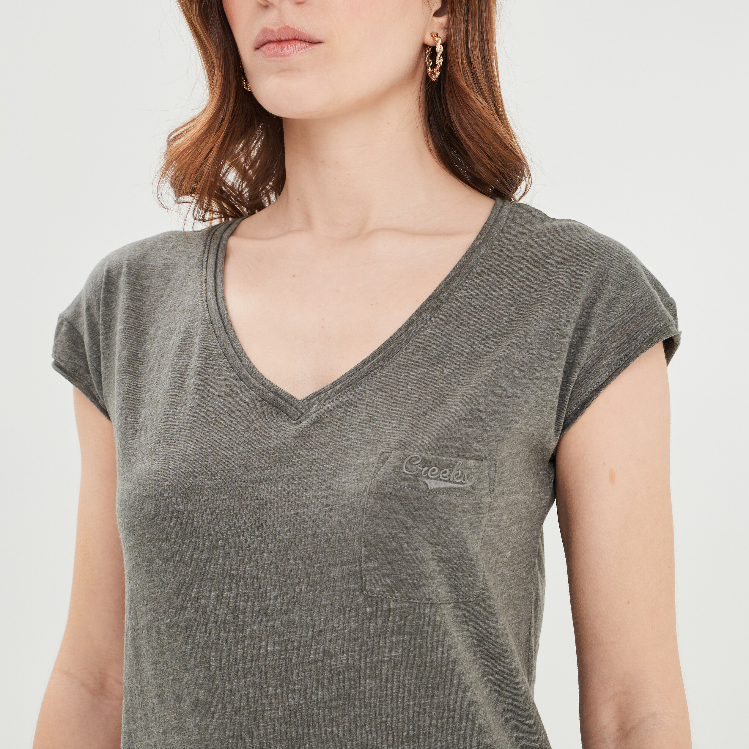 T-shirt col v poche poitrine Creeks vert kaki femme | La Halle