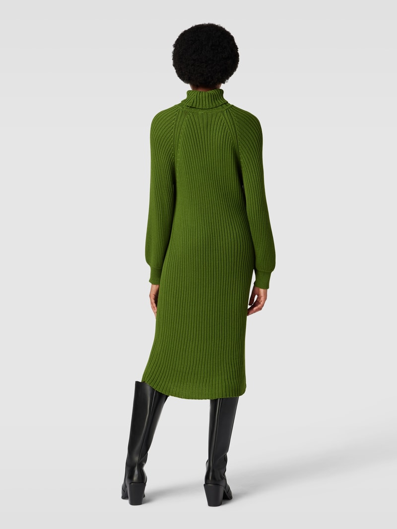 Knielanges Strickkleid mit Rollkragen Modell 'LINE' in grün