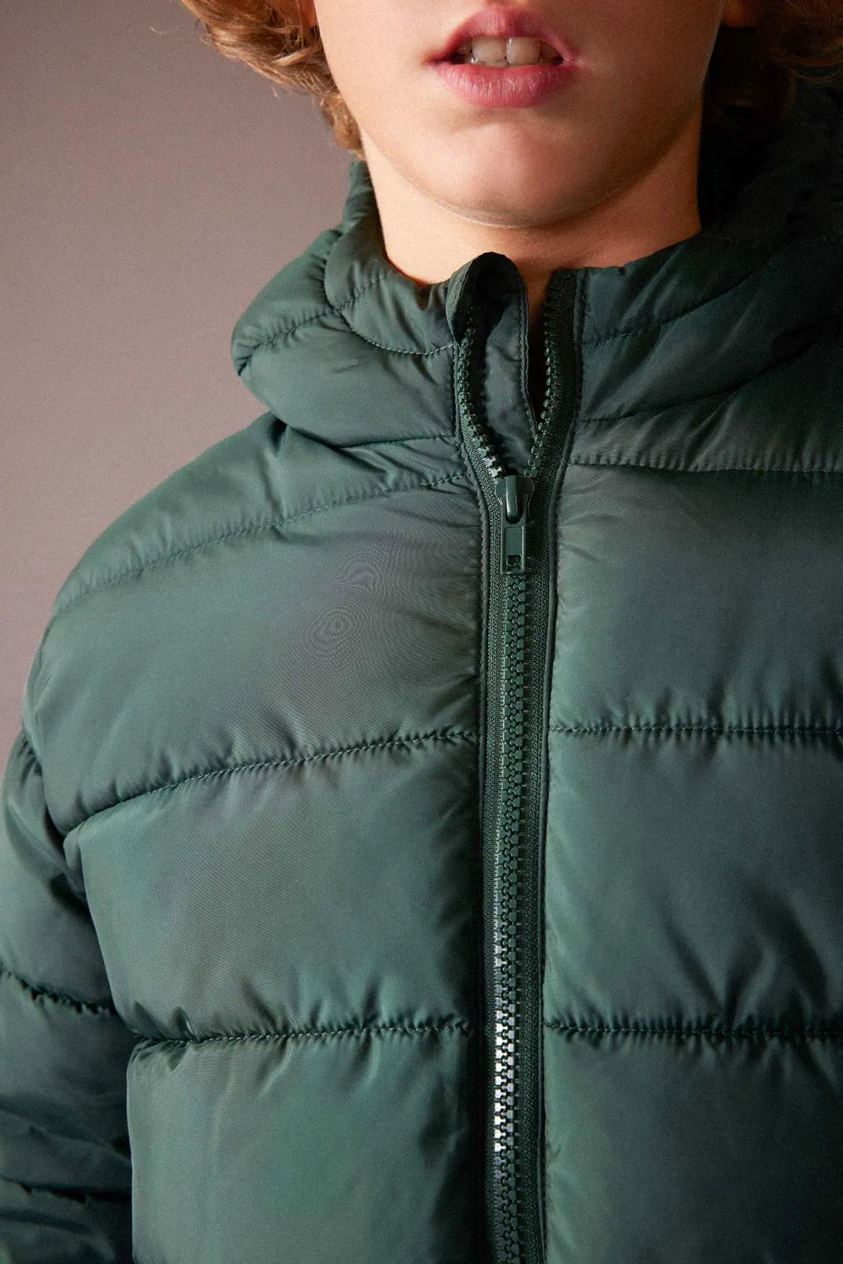 DeFacto  Wasserabweisende Pufferjacke mit Kapuze für Jungen A1875a823wn