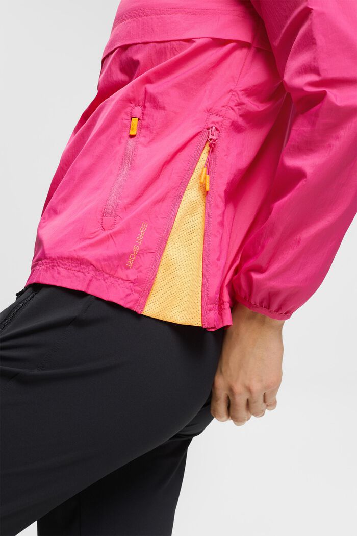 Windbreaker mit Kapuze