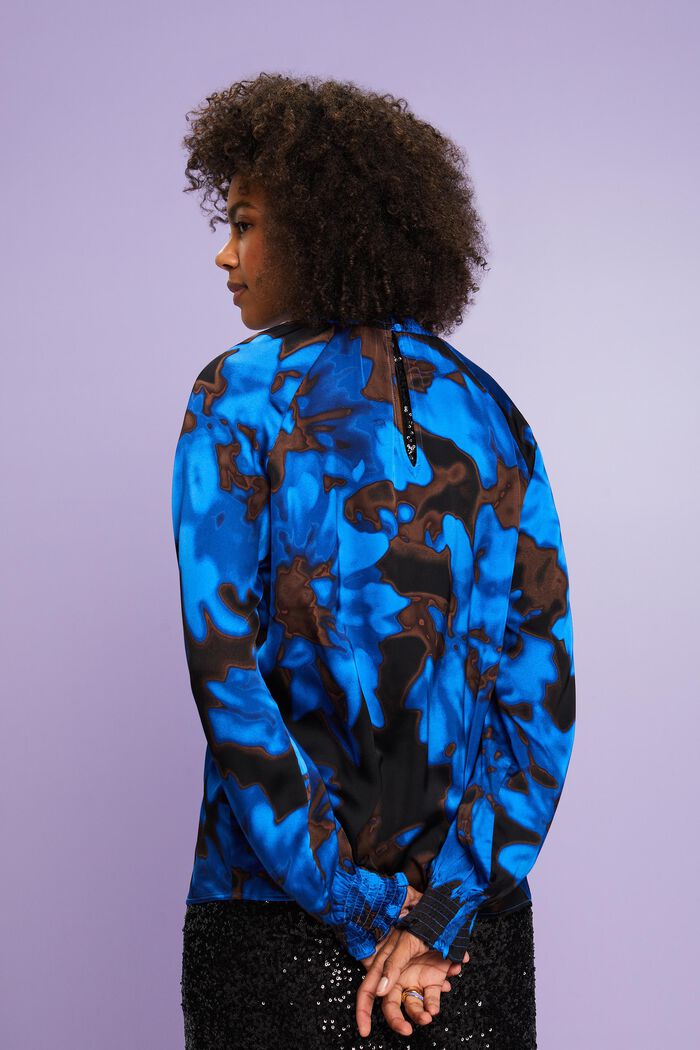 Gesmokte Satinbluse mit Print