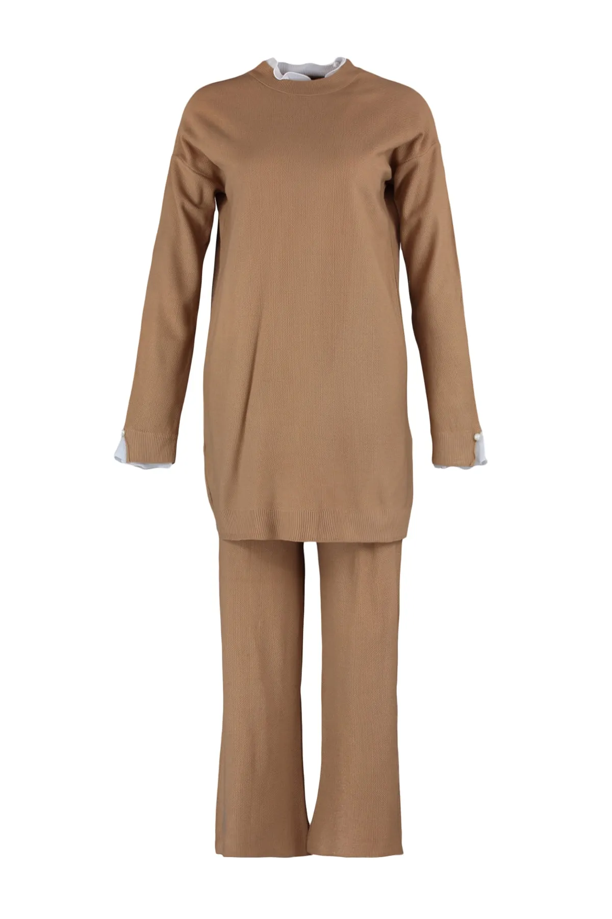 Trendyol Modest  Kamelfarbenes Strickset aus Pullover und Hose mit Perlen- und Tülldetails TCTAW23US00088