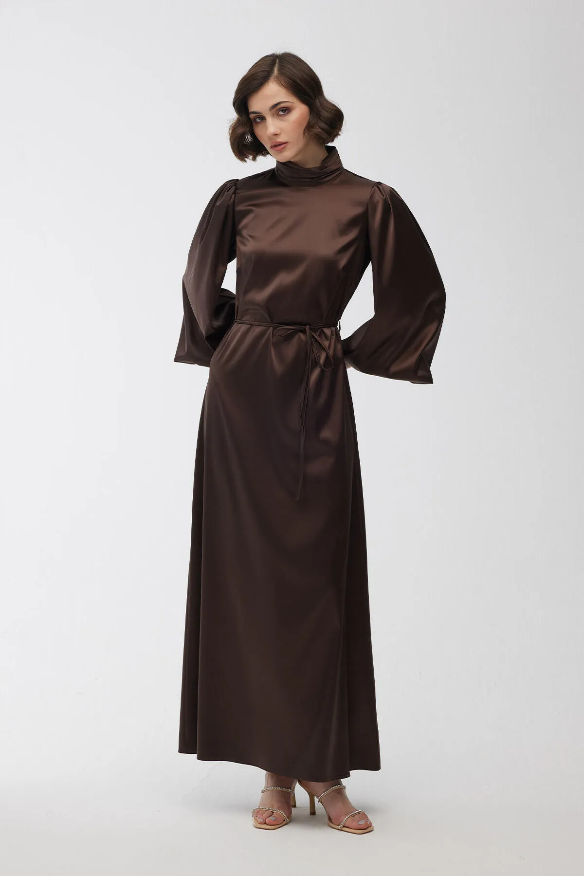 Manuka  Abendkleid aus Satin mit Ballonärmeln in Braun