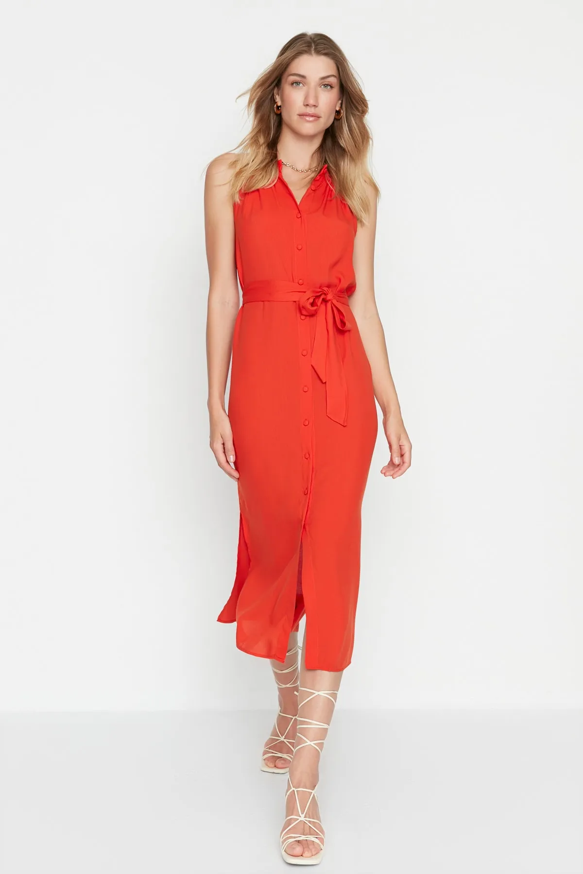 Trendyol Collection  Rotes gewebtes Midi-Hemdkleid mit Gürtel und vorherrschendem Kragen TWOSS19XM0112