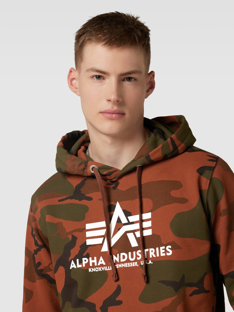 Hoodie mit Camouflage-Muster Modell 'BASIC' in dunkel orange