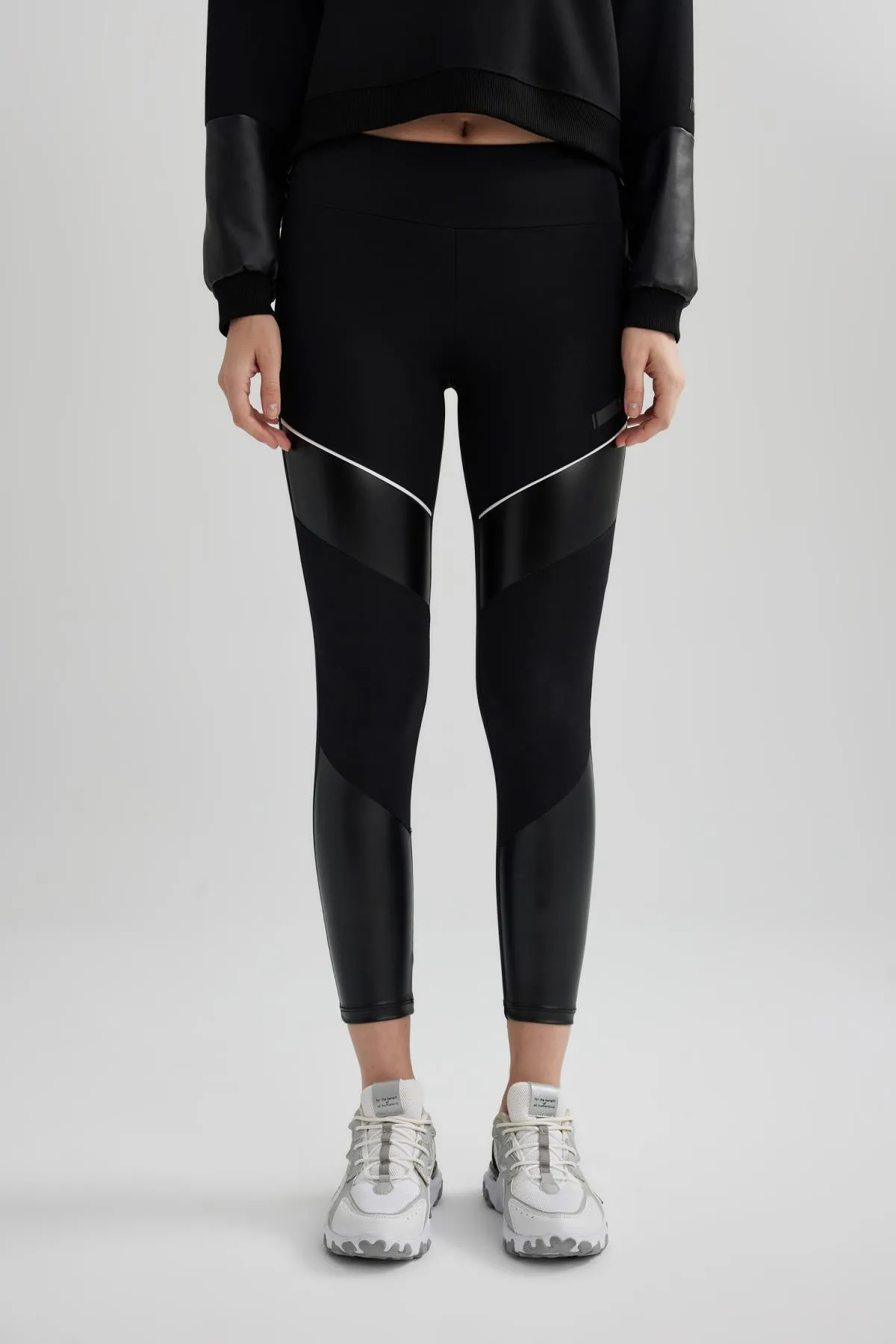 DeFacto  Sport-Strumpfhose mit körperbetonter Passform A5647ax23au