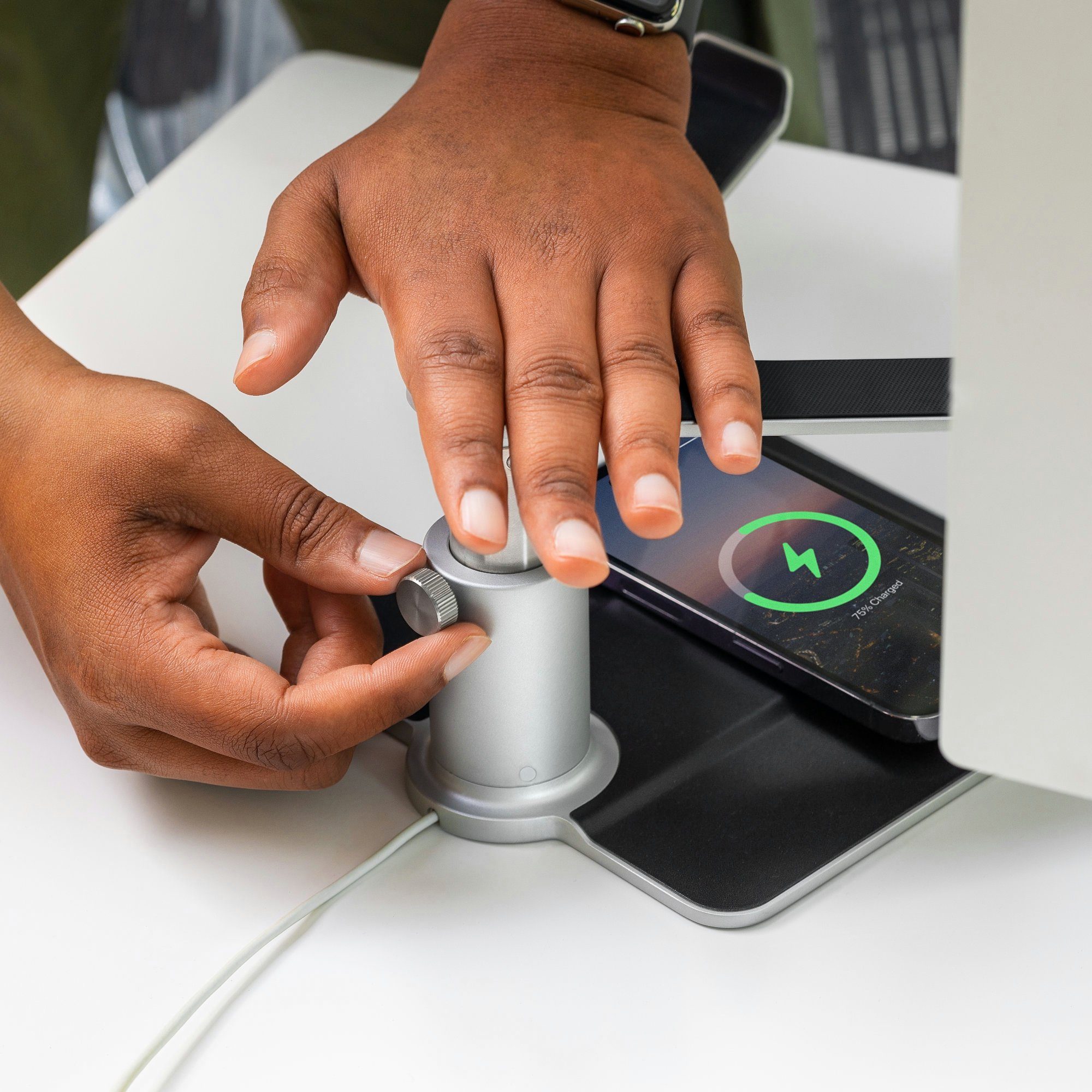 Twelve South HiRise Pro - Verstellbarer MacBook Ständer mit MagSafe Ladeschale Laptop-Ständer