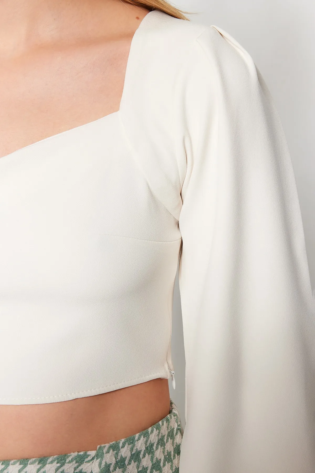Trendyol Collection  Beige Crop-Bluse TWOSS21BZ0236