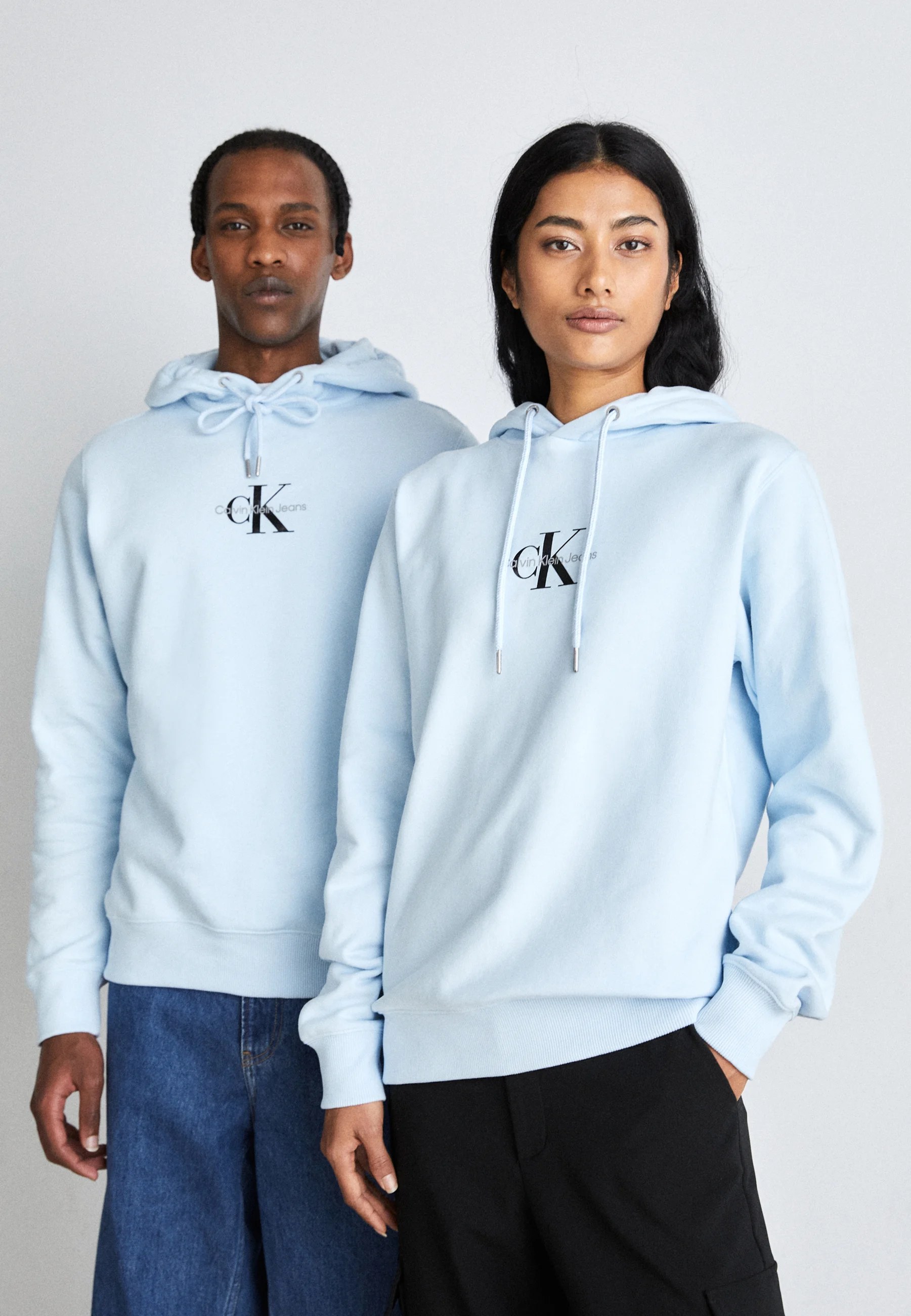 Sudadera con capucha Calvin Klein Jeans Regular Small Monólogo Unisex - Sudadera con capucha