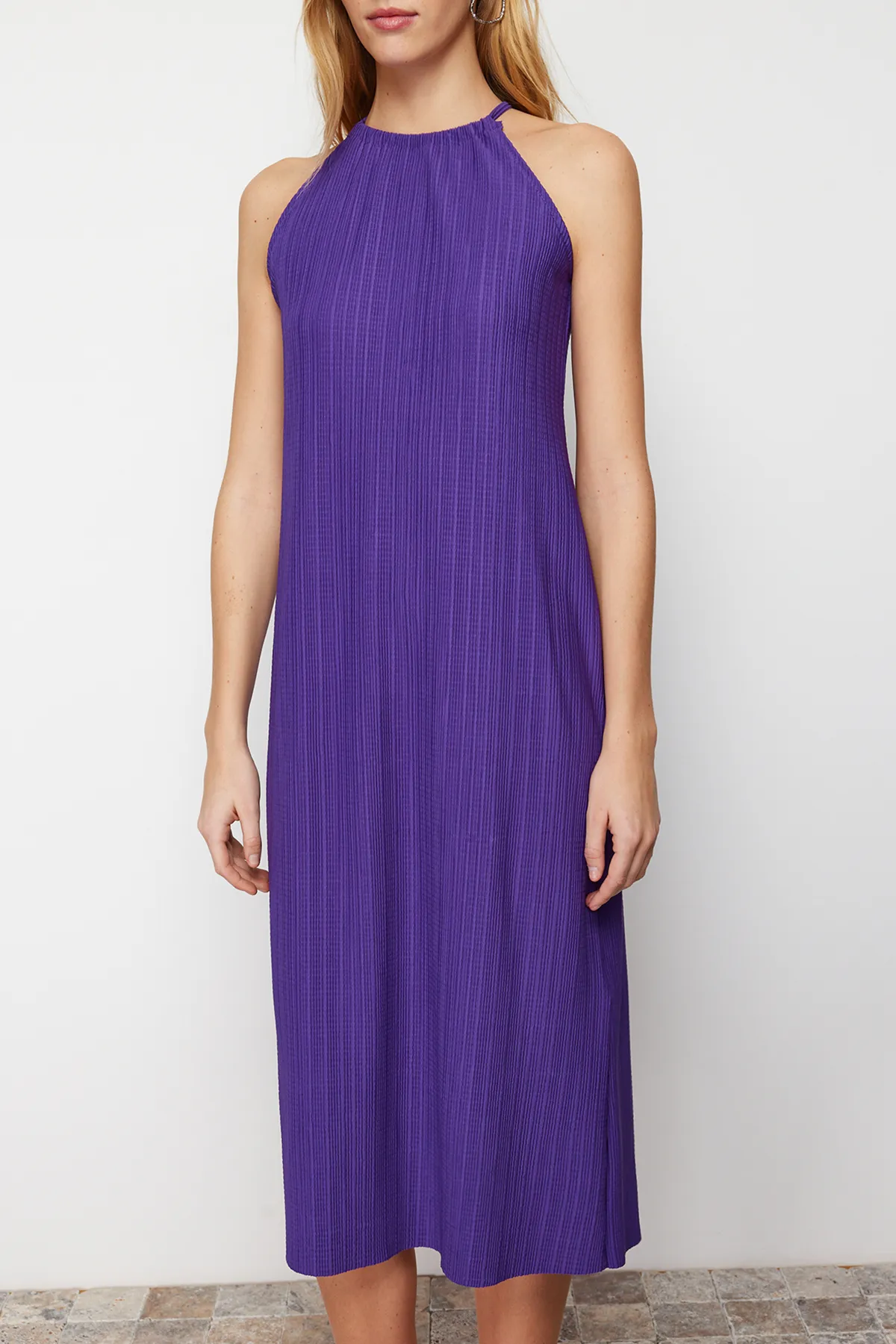 Trendyol Collection  Lila Etuikleid/einfarbiges, ärmelloses Midi-Strickkleid mit Falten TWOSS23EL00752