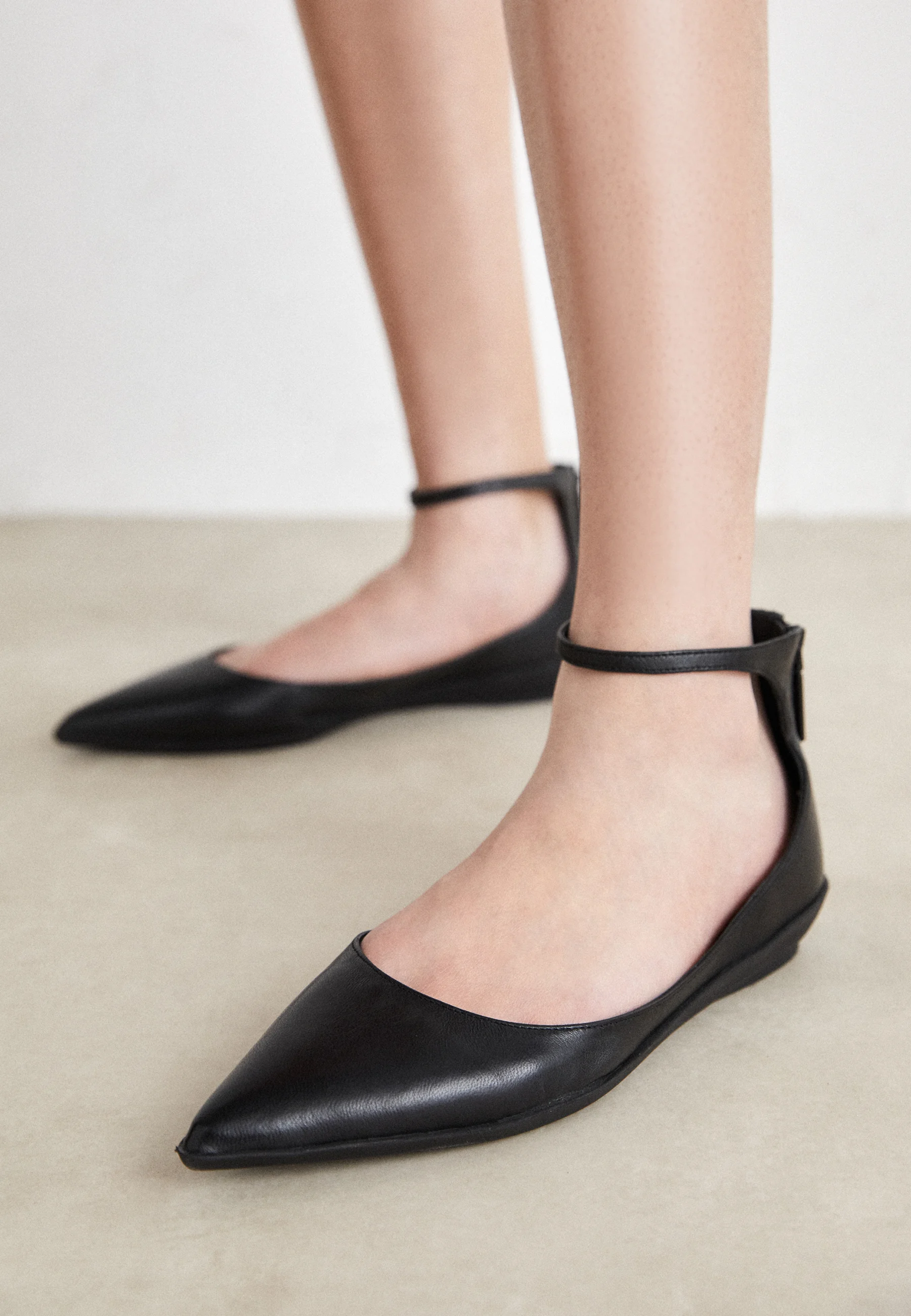 Calvin Klein WRAPPED ANKLE STRAP - Bailarinas con tira