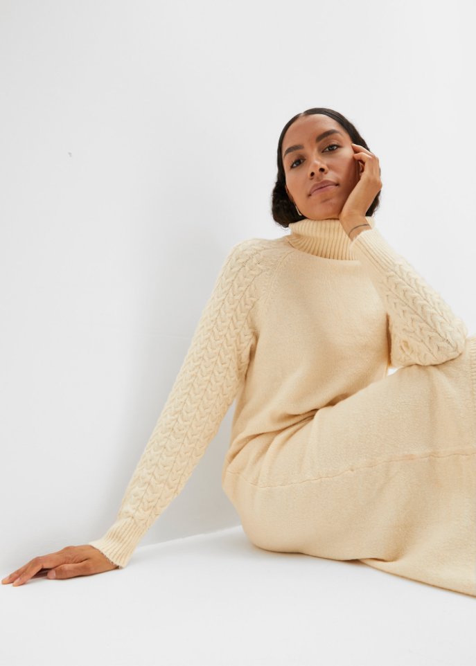 Strickkleid mit Zopfmuster am Ärmel