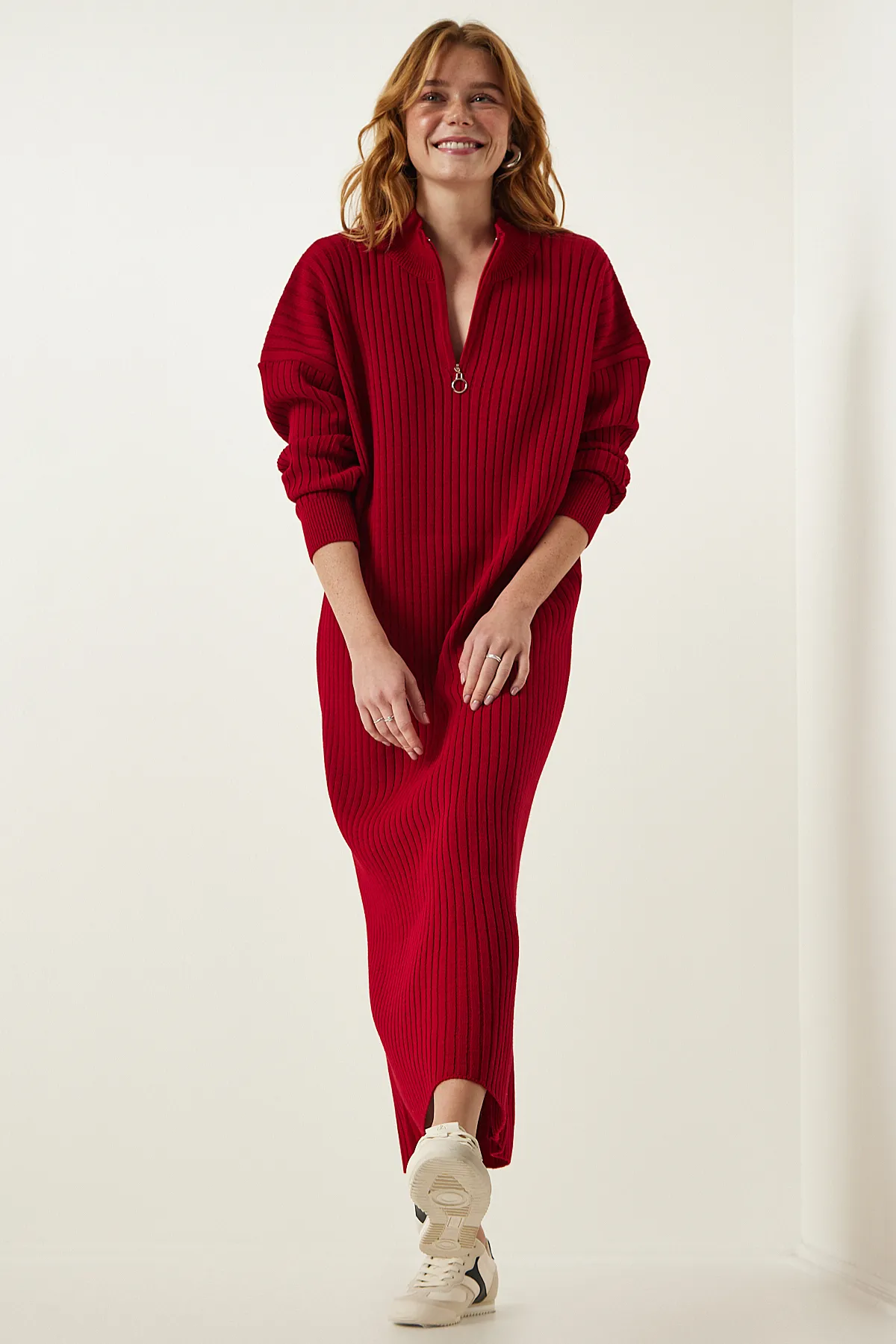 Happiness İstanbul  Rotes, geripptes Oversize-Strickkleid für Damen DD01251
