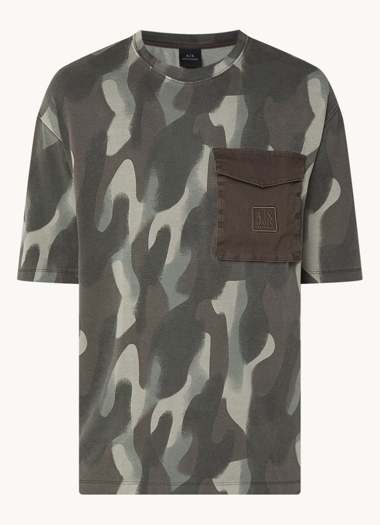 Armani Exchange T-skjorte med kamuflasjetrykk og brystlomme