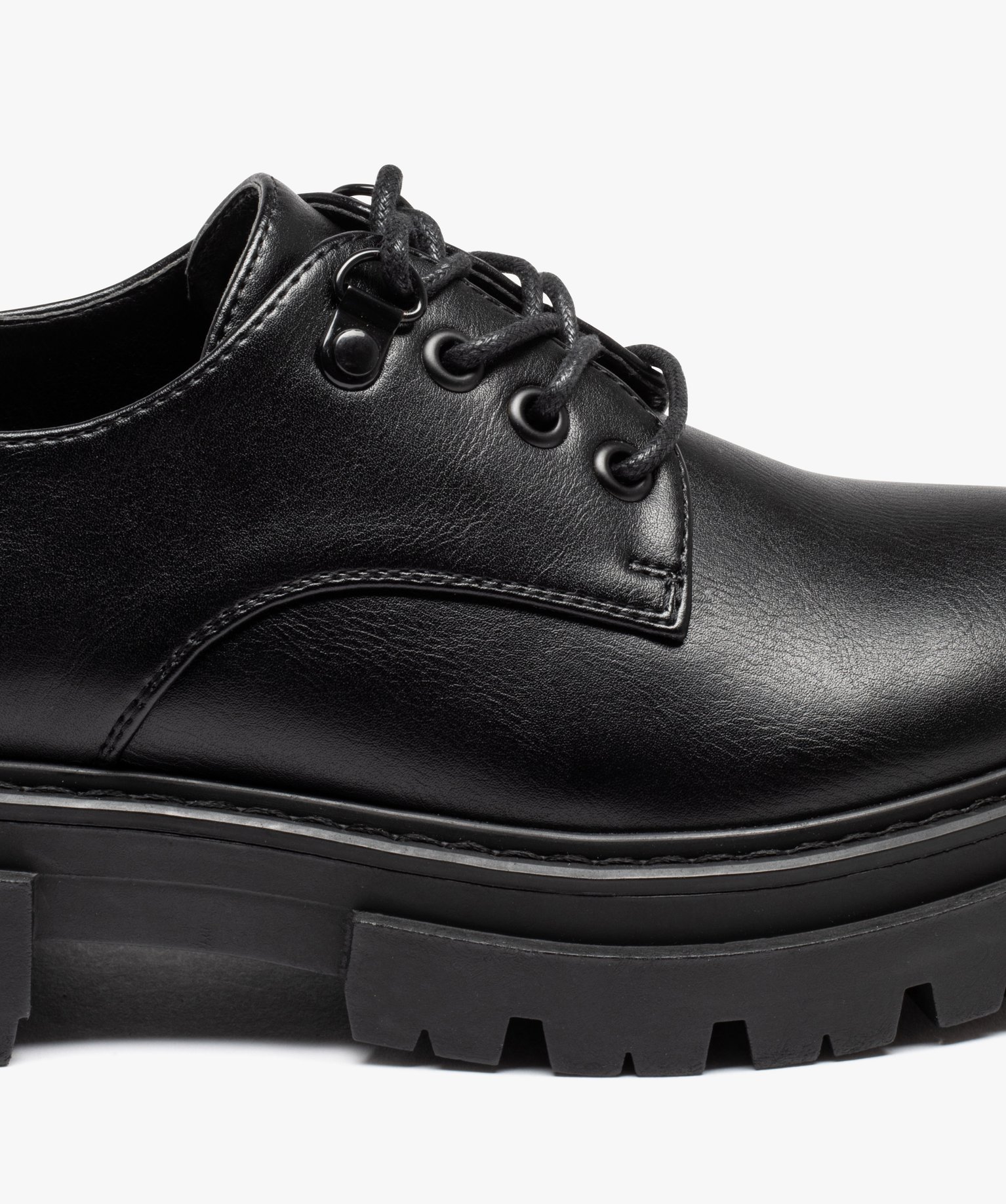 Derbies femme unis à semelle épaisse crantée et lacets ronds noir | GEMO