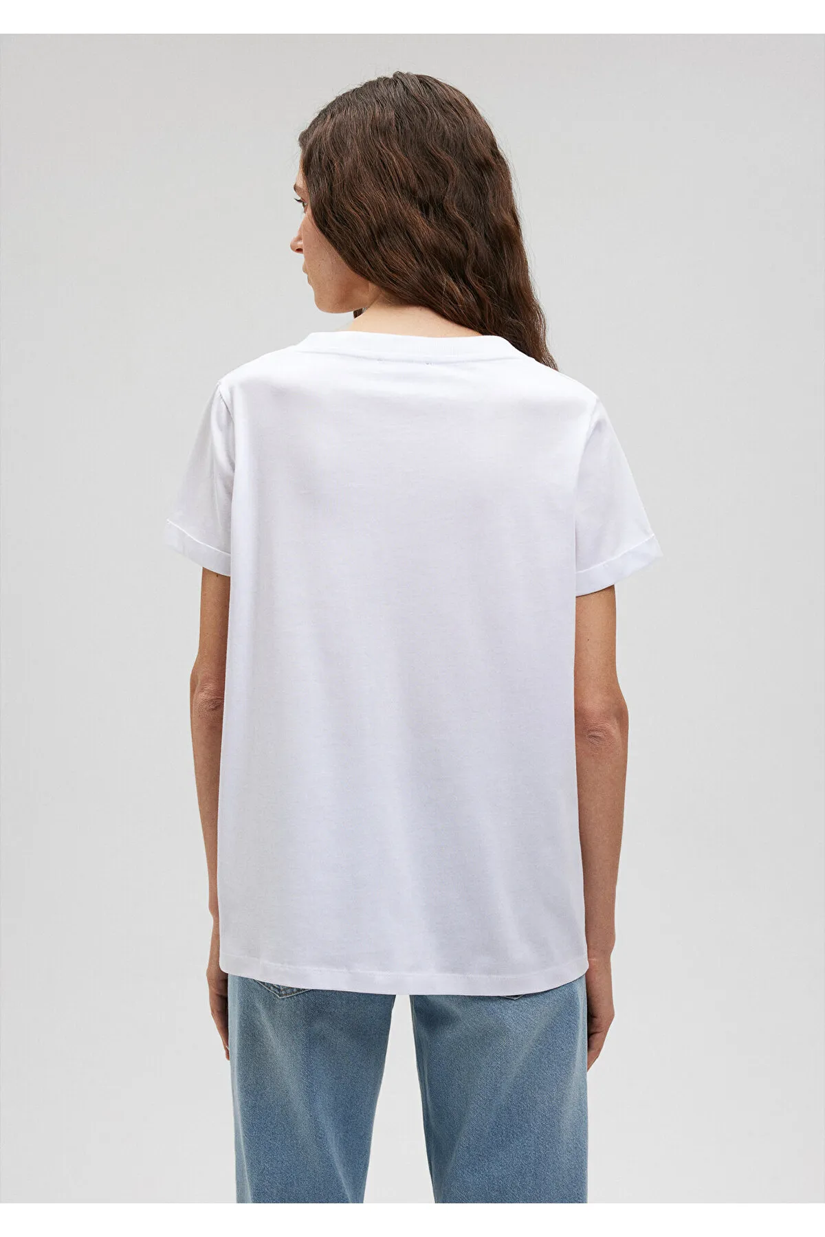 Mavi  Weißes Basic-T-Shirt mit V-Ausschnitt, reguläre Passform / normaler Schnitt 166248-620