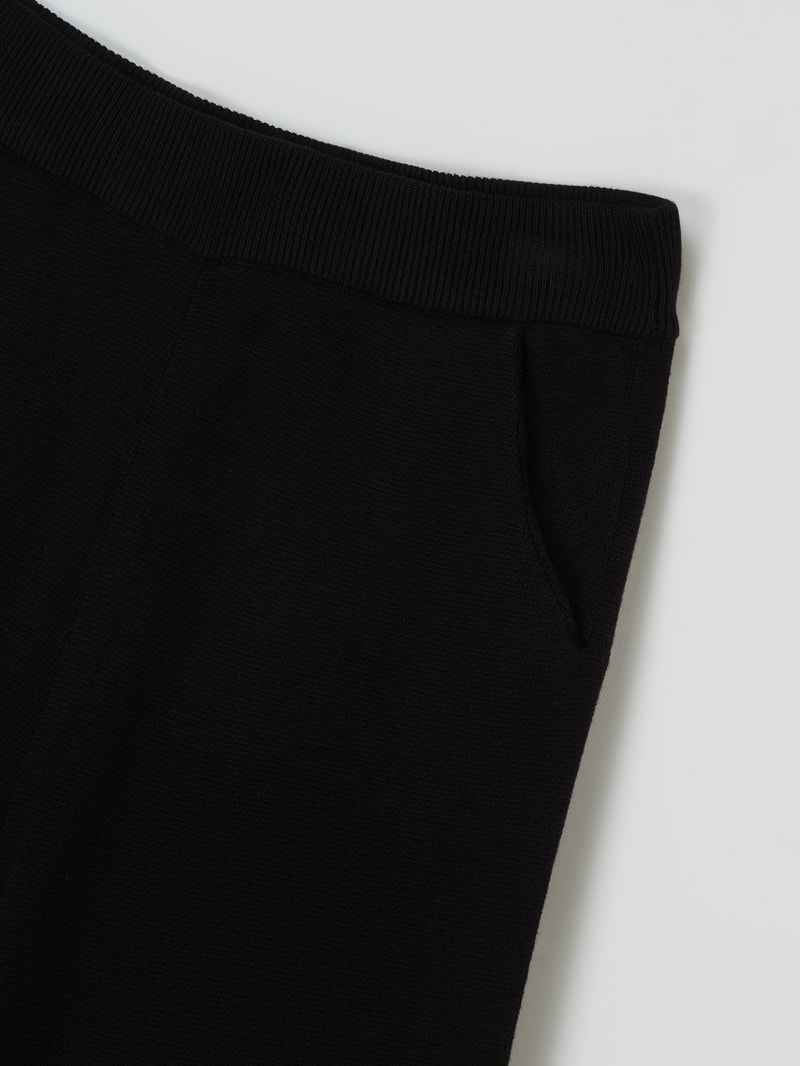 Culotte mit Eingrifftaschen in schwarz