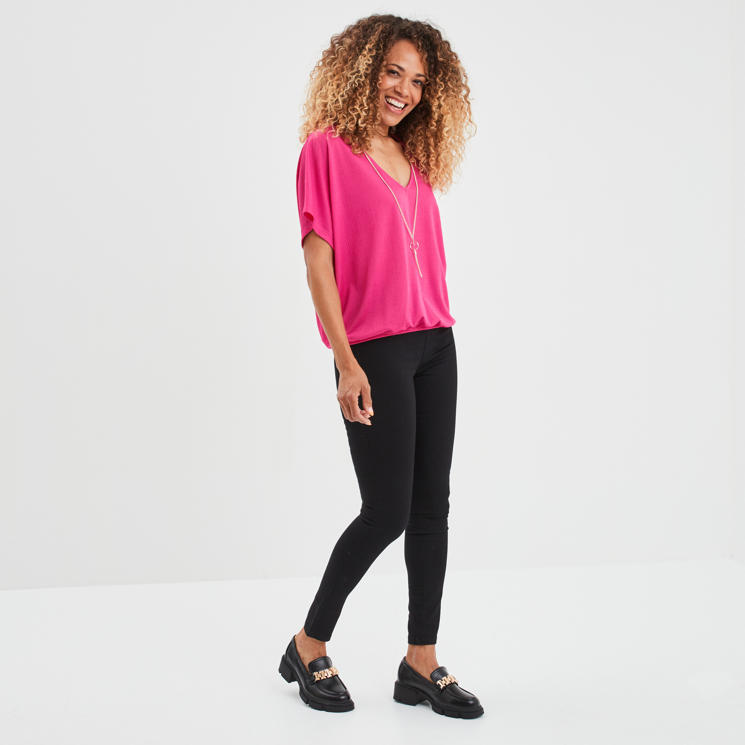 T-shirt col en V bijou Mosquitos rose fushia femme | La Halle