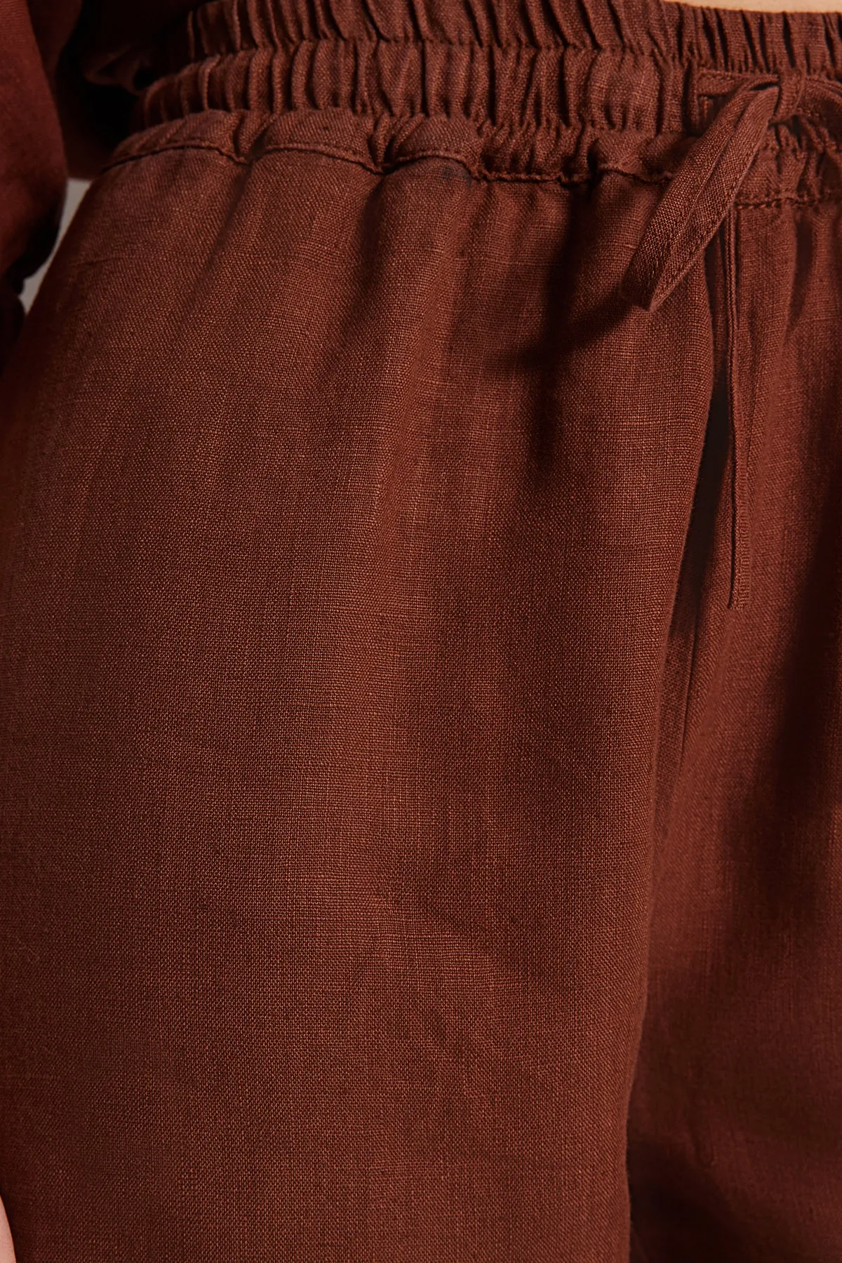 Trendyol Collection  Braune Hose mit weitem Bein und hoher Taille aus 100 % Leinen mit elastischem Bund TWOSS23JE00293
