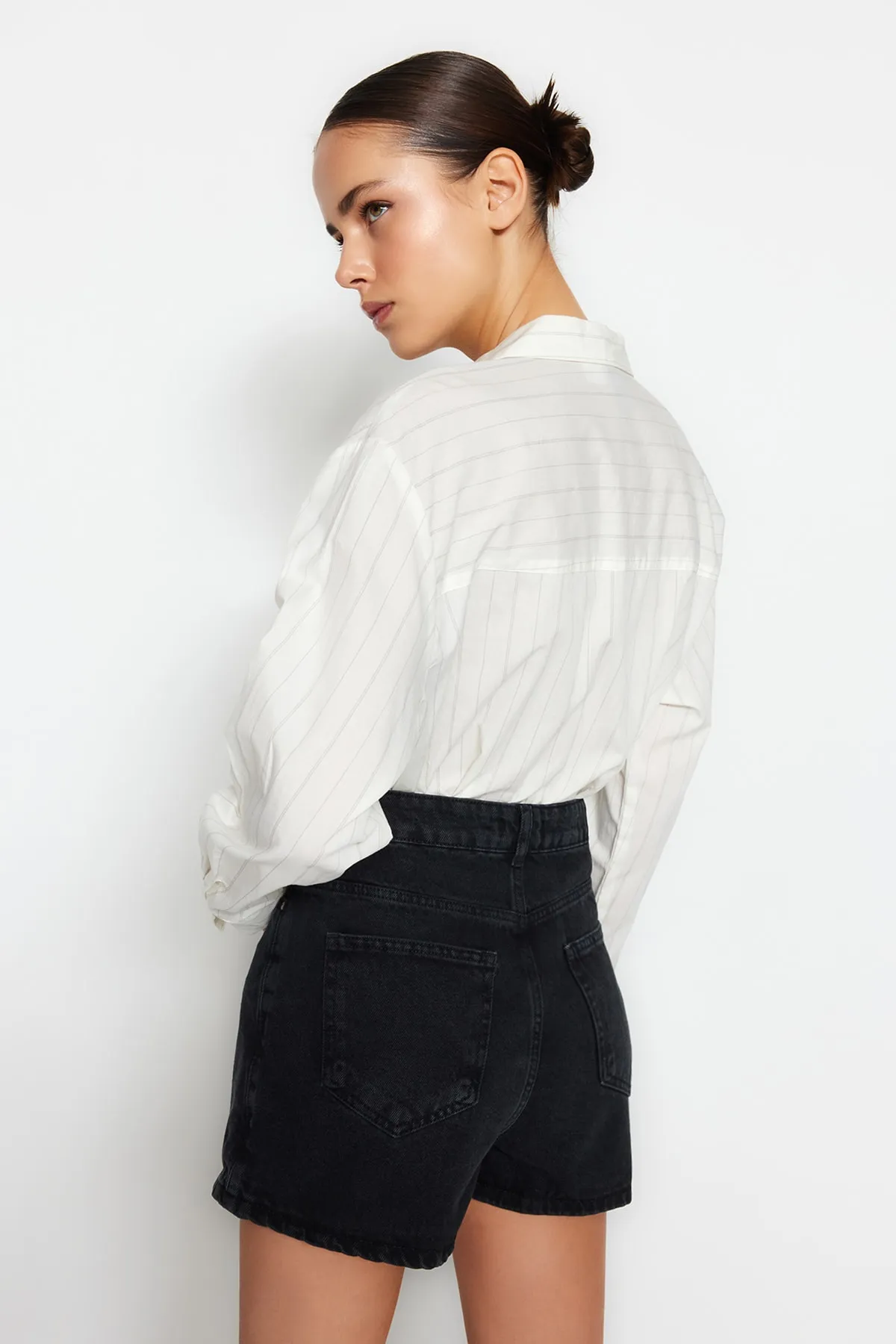 Trendyol Collection  Shorts - Schwarz - Hoher Bund