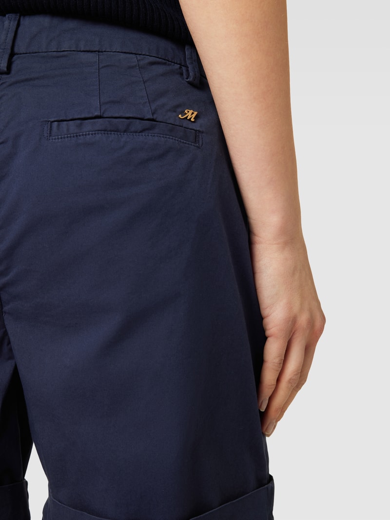 Straight Fit Bermuda mit Anhänger in metallic Modell 'JACQUELINE' in marineblau