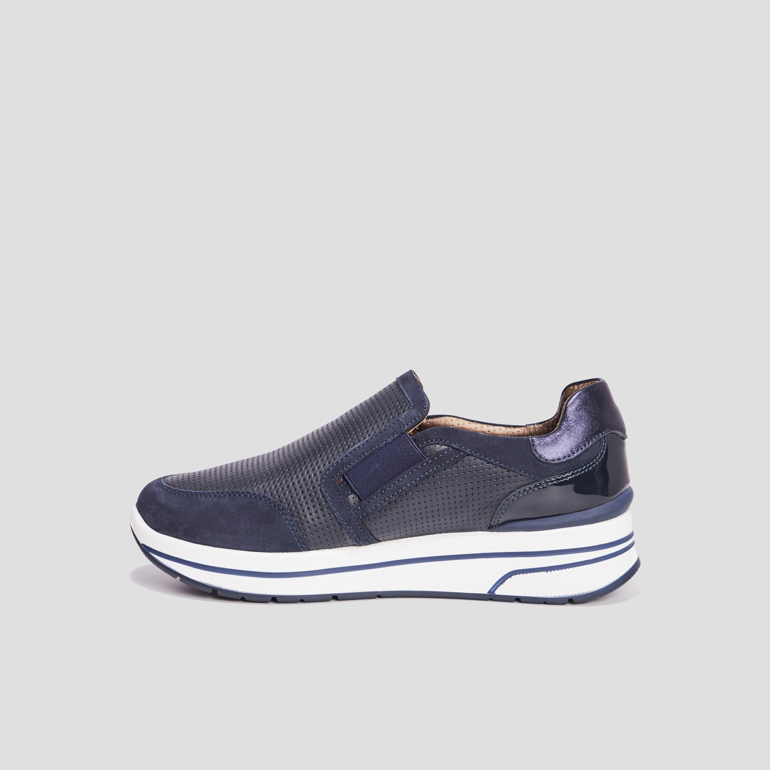 Loafers emboîtants en cuir pied large bleu marine femme | La Halle