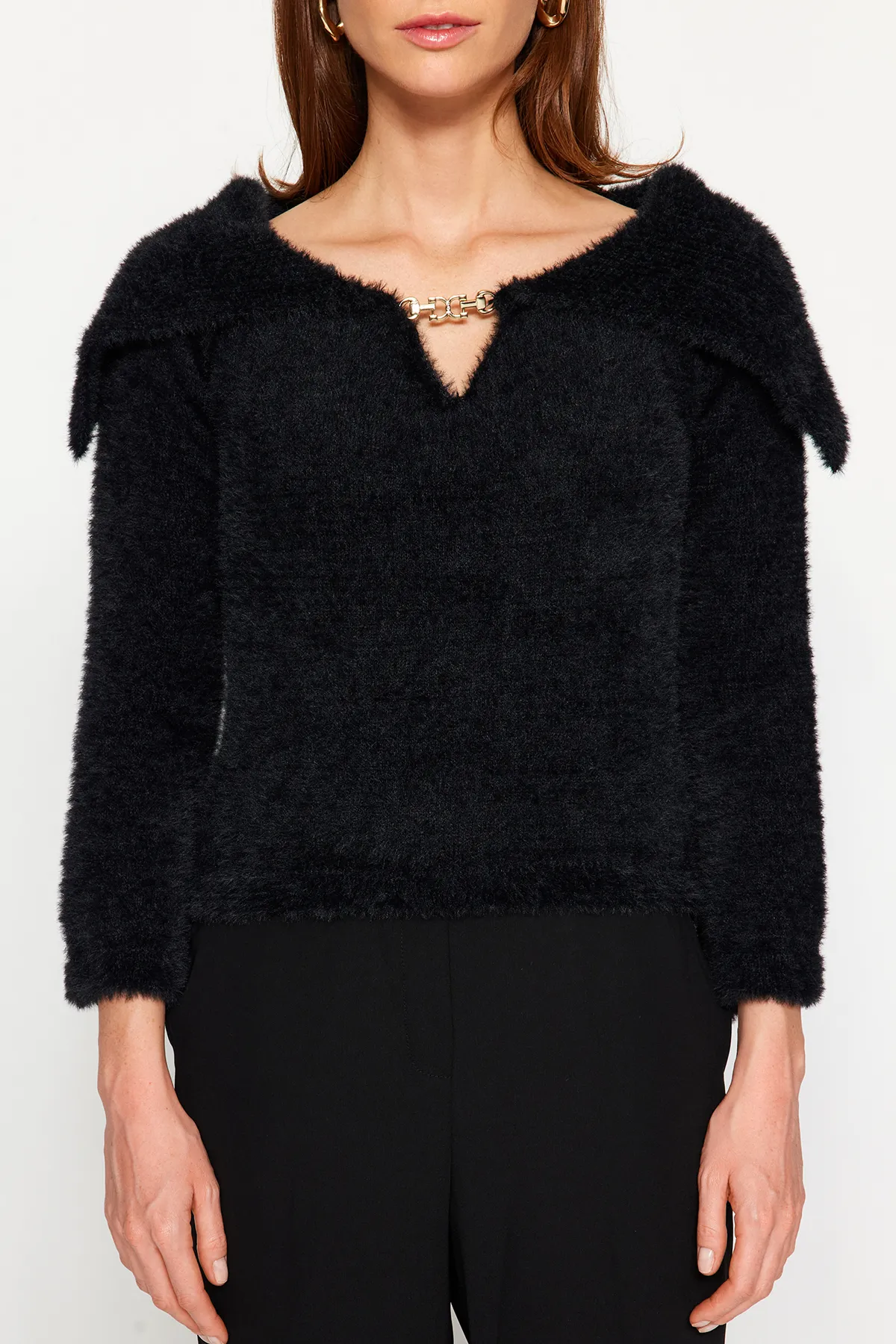 Trendyol Collection  Schwarzer Pelz-Strickpullover TWOAW24KZ00741