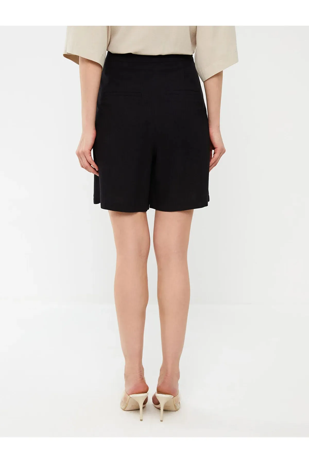 LC Waikiki  Shorts - Schwarz - Mittlerer Bund