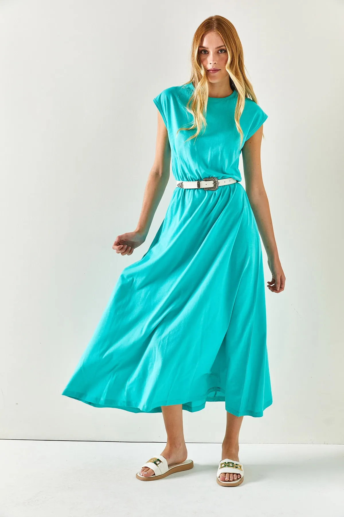 Olalook  Grünes Damenkleid aus gekämmter Baumwolle mit elastischem Bund und Fledermausärmeln ELB-19001509