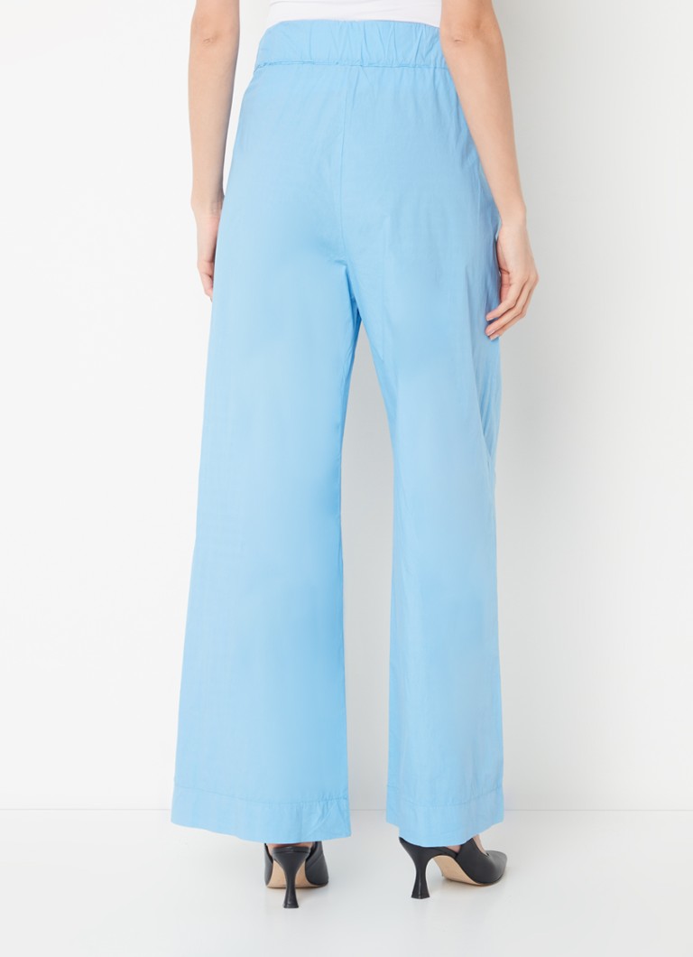 Pantaloni palazzo Benji cu talie medie, talie largă pe picioare și buzunare laterale.
