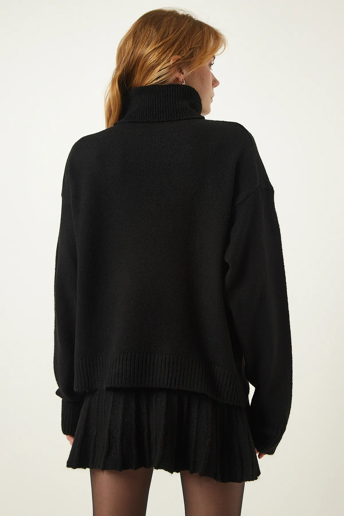 Happiness İstanbul  Schwarzer Rollkragenpulloverrock-Strickanzug für Damen YY00195