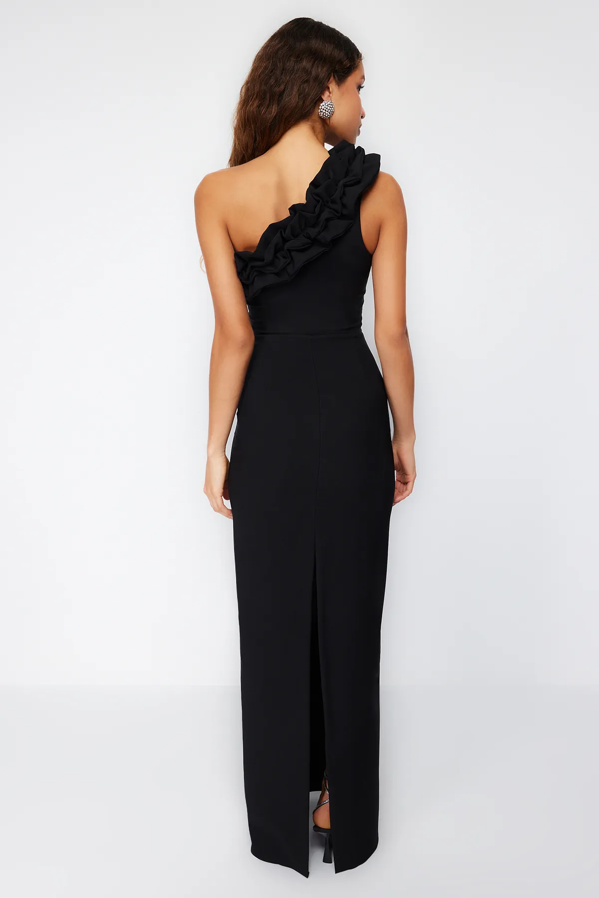 Trendyol Collection  Schwarzes, gewebtes, langes Abendkleid mit Volants TPRSS21AE0044
