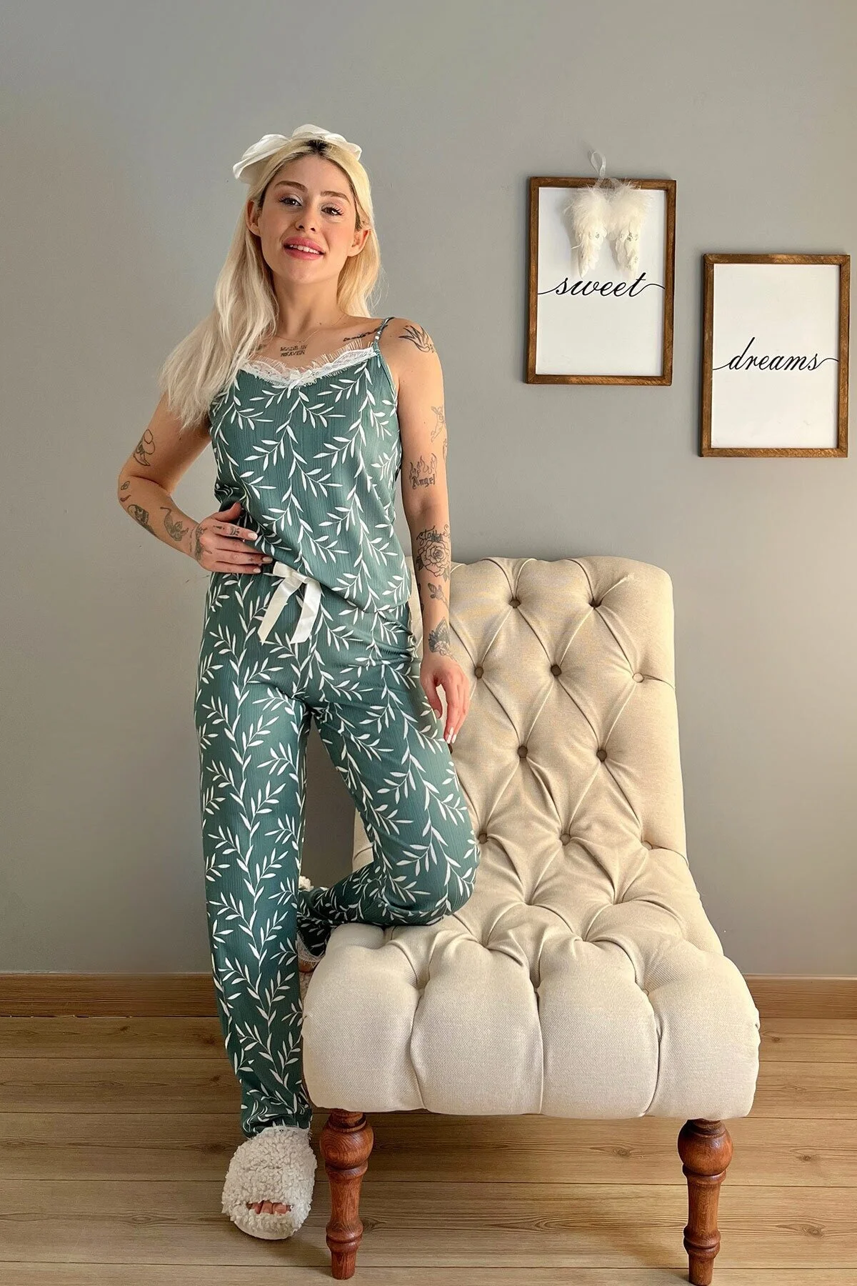 Pijamaevi  Pegasus-Pyjama-Set mit grünem Olivenzweig-gemustertem Morgenmantel