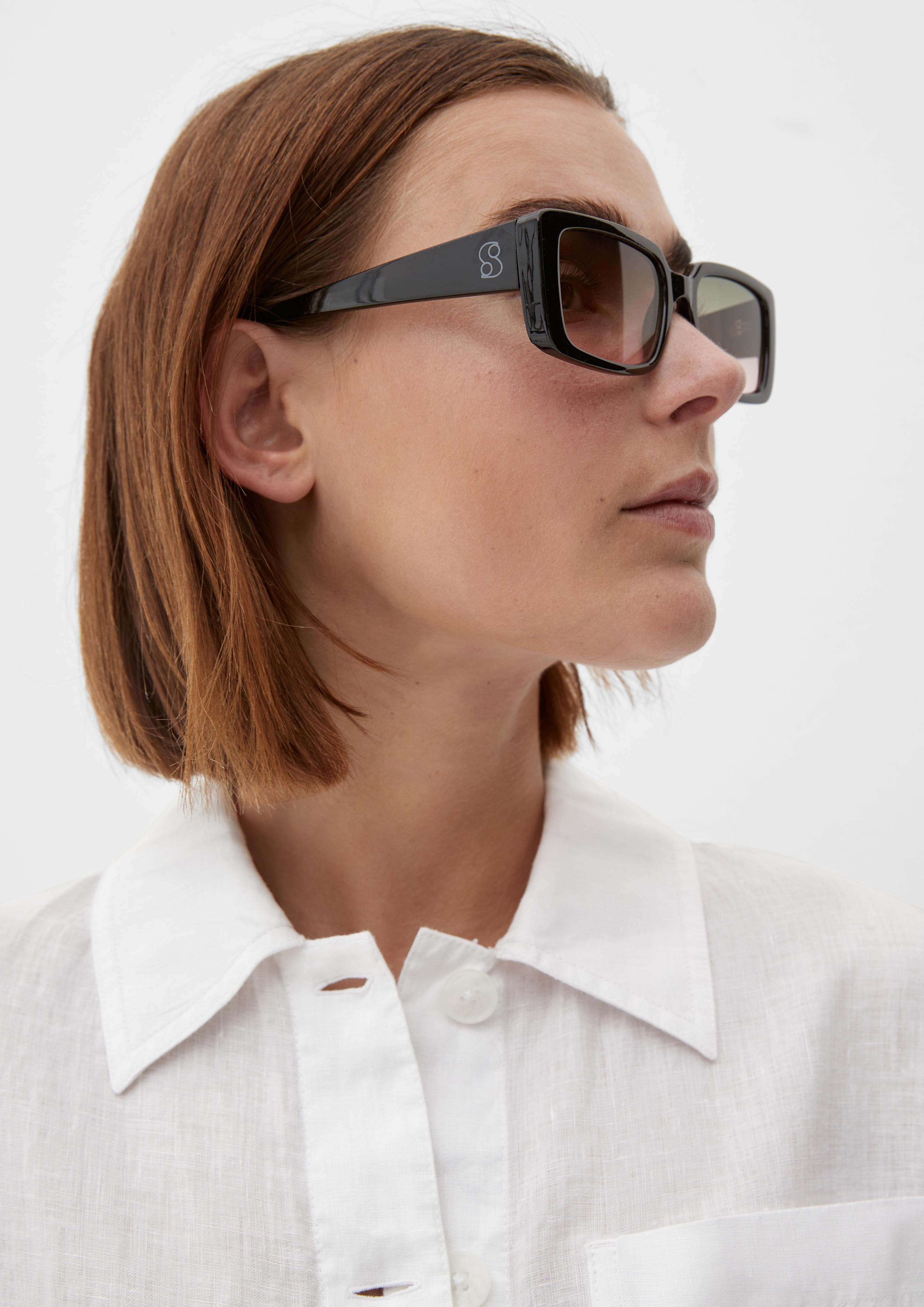 Kantige Sonnenbrille mit breiter Fassung  6008491-600