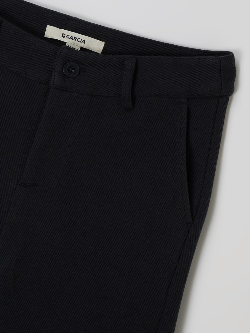 Hose mit Stretch-Anteil in marineblau