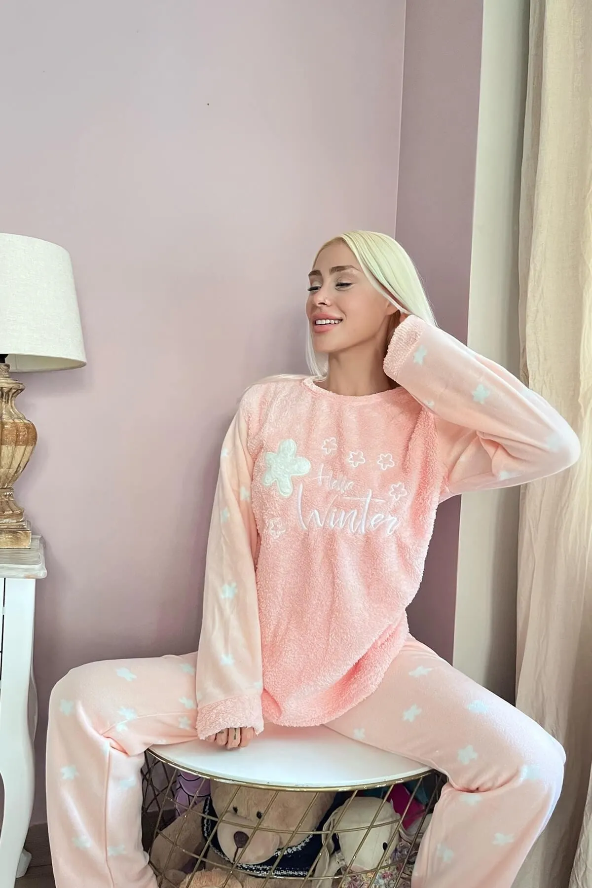 Pijamaevi  Salmon Hello Winter gemustertes Plüsch-Pyjama-Set für Damen