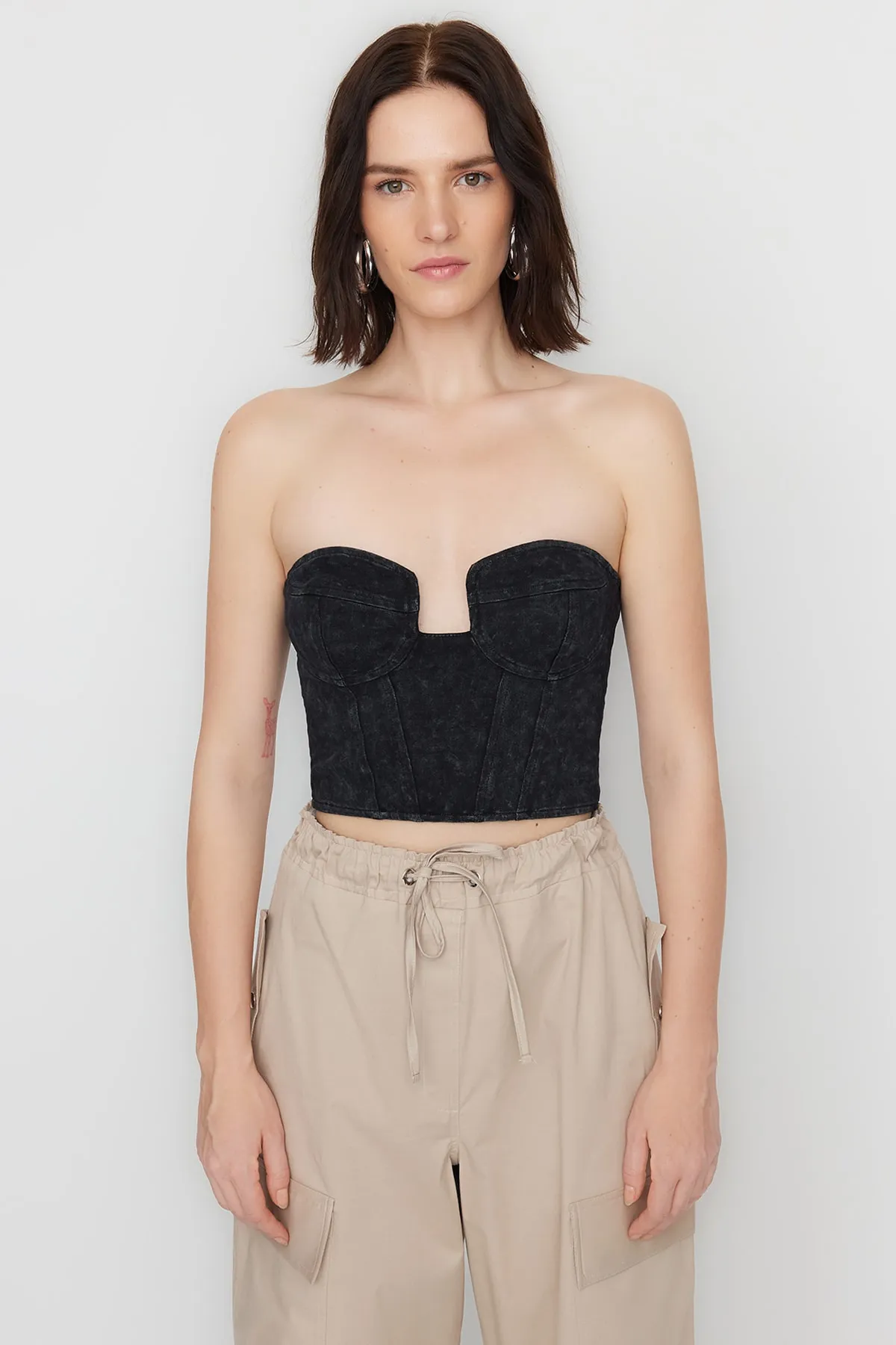 Trendyol Collection  X Sagaza Studio Anthracite Acid Wash Detailliertes Bügel-Bustier TCLSS23BS00006