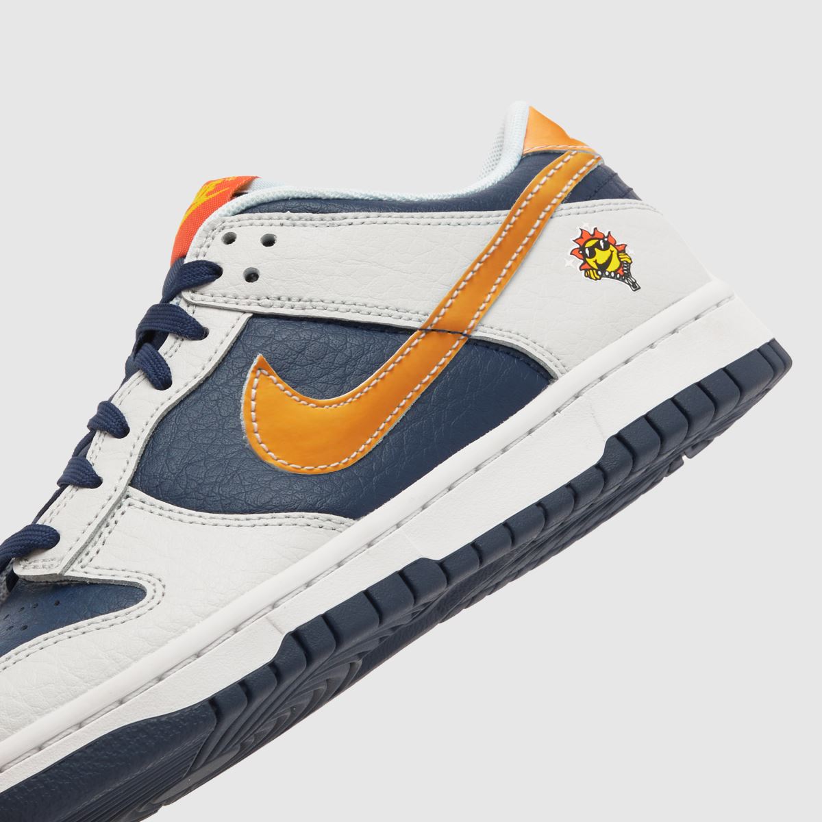Nike marinblå och grå Dunk Low pojkar ungdomsskor